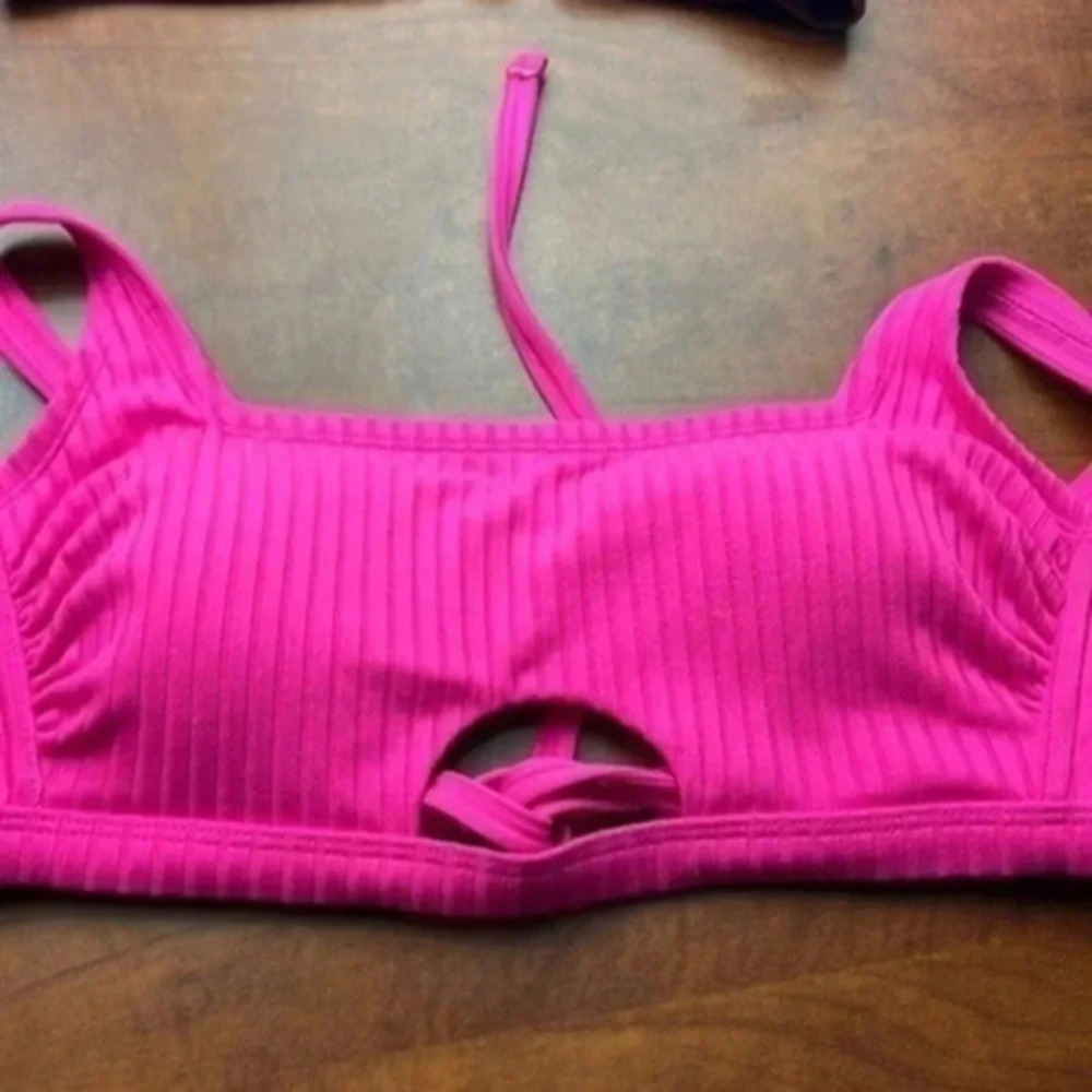 Un brand swim wear bust 32